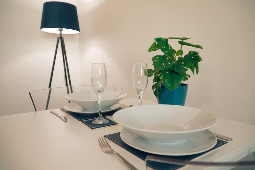 Modern 2 Bed Apartment Near City Centre Chelmsford Zewnętrze zdjęcie