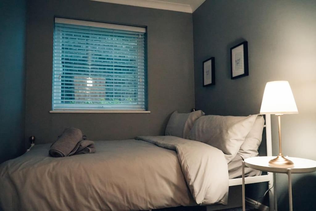 Modern 2 Bed Apartment Near City Centre Chelmsford Zewnętrze zdjęcie