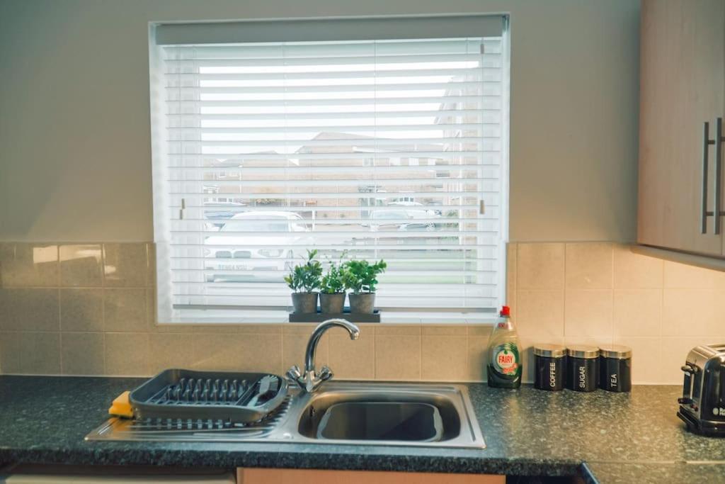 Modern 2 Bed Apartment Near City Centre Chelmsford Zewnętrze zdjęcie
